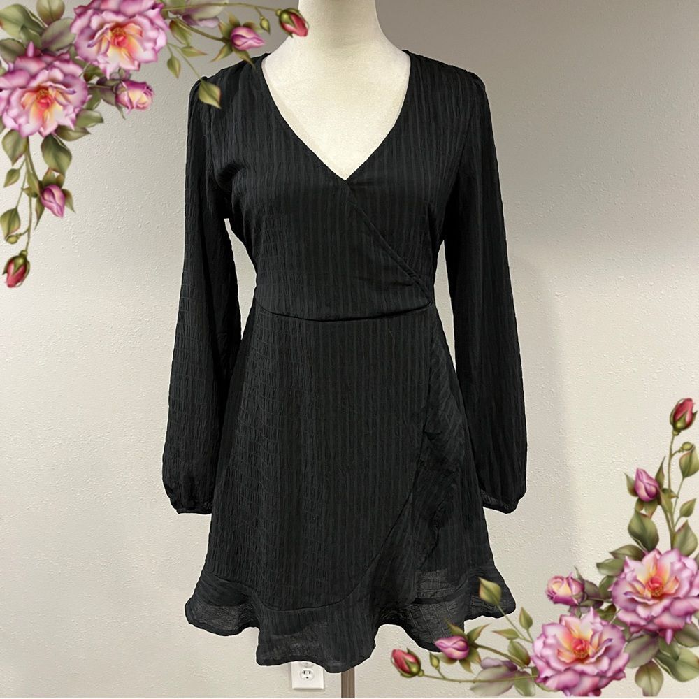 SO Elegant Black long sleeve fake Wrap mini Dress size medium